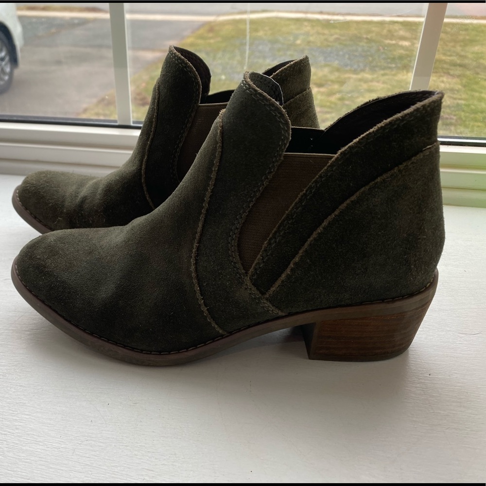 ME TOO green booties
